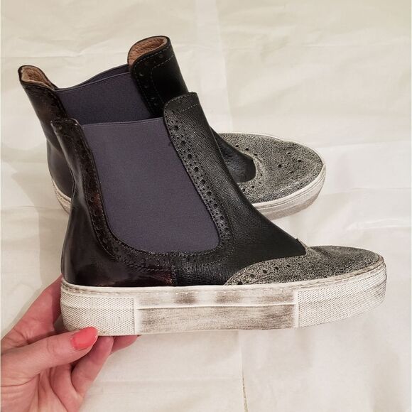 Ebarrito Sneakers   - Picture 1 of 15